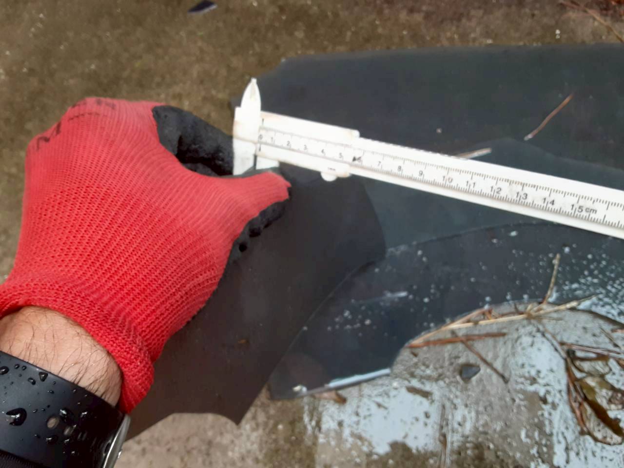 破片の厚みを計測